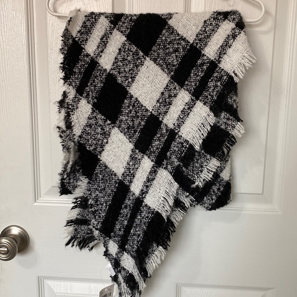 Altar'd State Accessories - Altar’d State Scarf 🖤